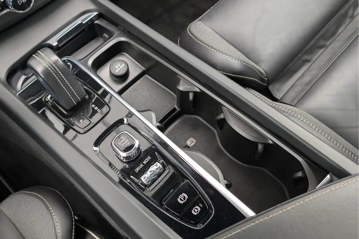 2.0 Recharge T6 AWD R-Design Black Trekhaak