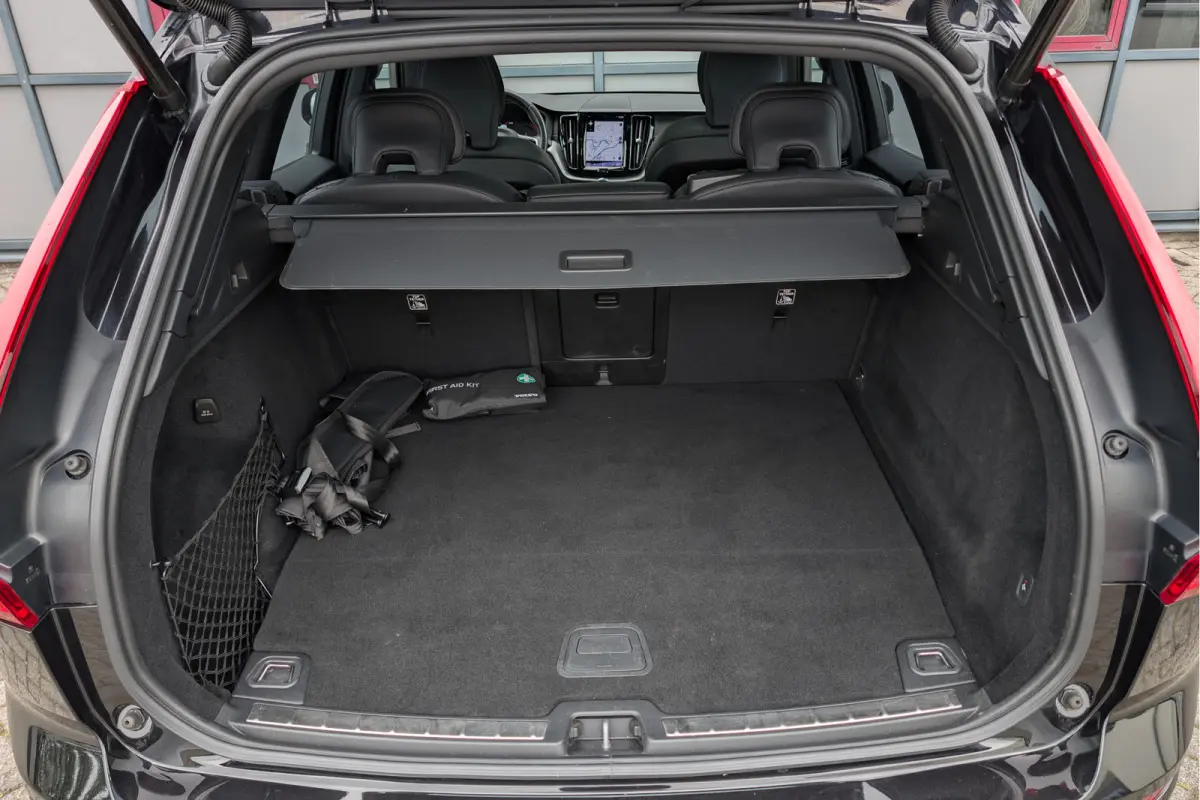 2.0 Recharge T6 AWD R-Design Black Trekhaak
