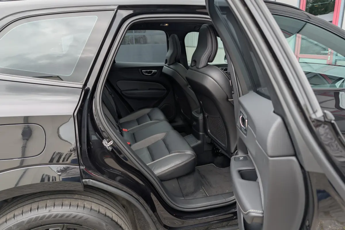 2.0 Recharge T6 AWD R-Design Black Trekhaak