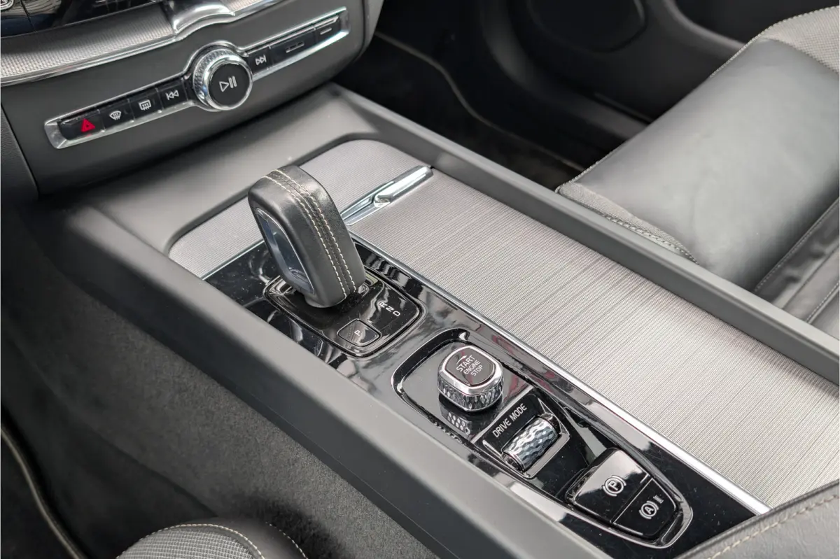 2.0 Recharge T6 AWD R-Design Black Trekhaak