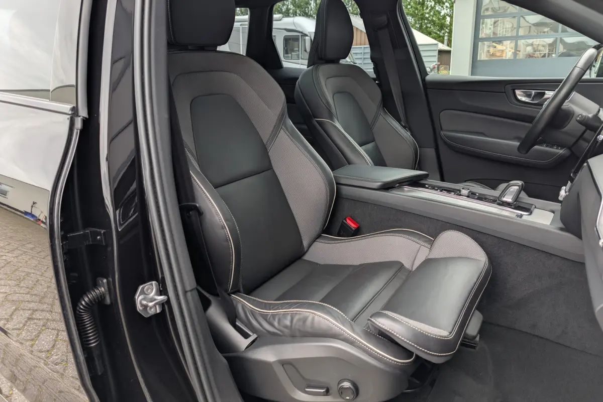 2.0 Recharge T6 AWD R-Design Black Trekhaak