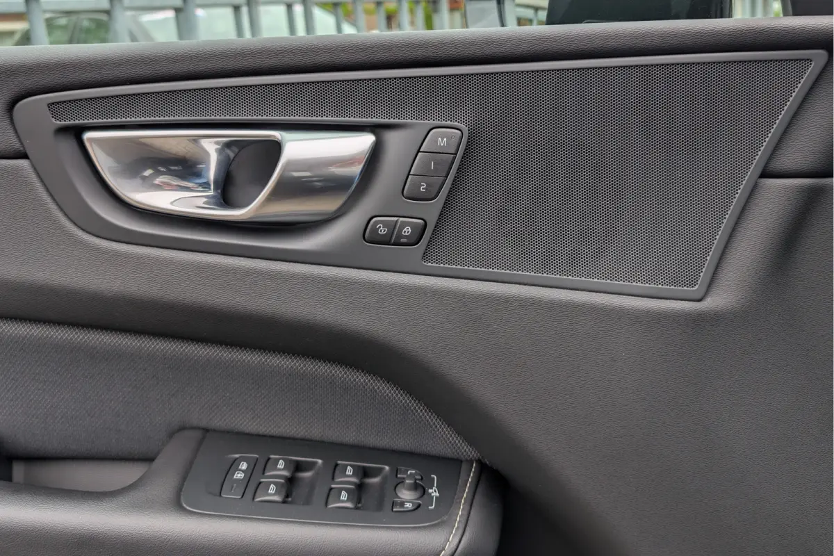 2.0 Recharge T6 AWD R-Design Black Trekhaak