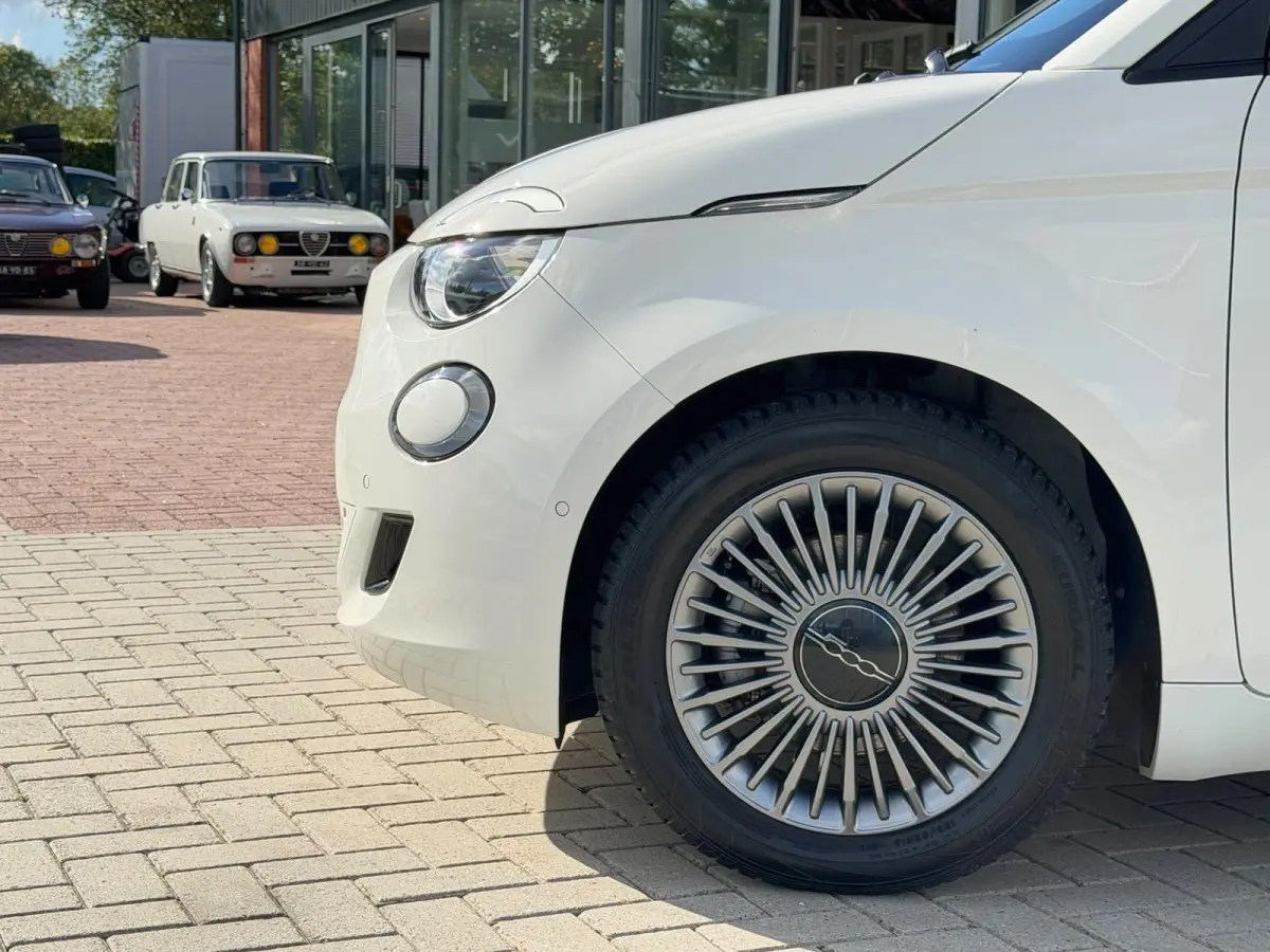 Cabrio Urban 42 kWh | 1 Eig | CarPlay | Cabriolet | BTW | LED | Stoelverwarming | Keyless | Cruise Control | Nieuwstaat !