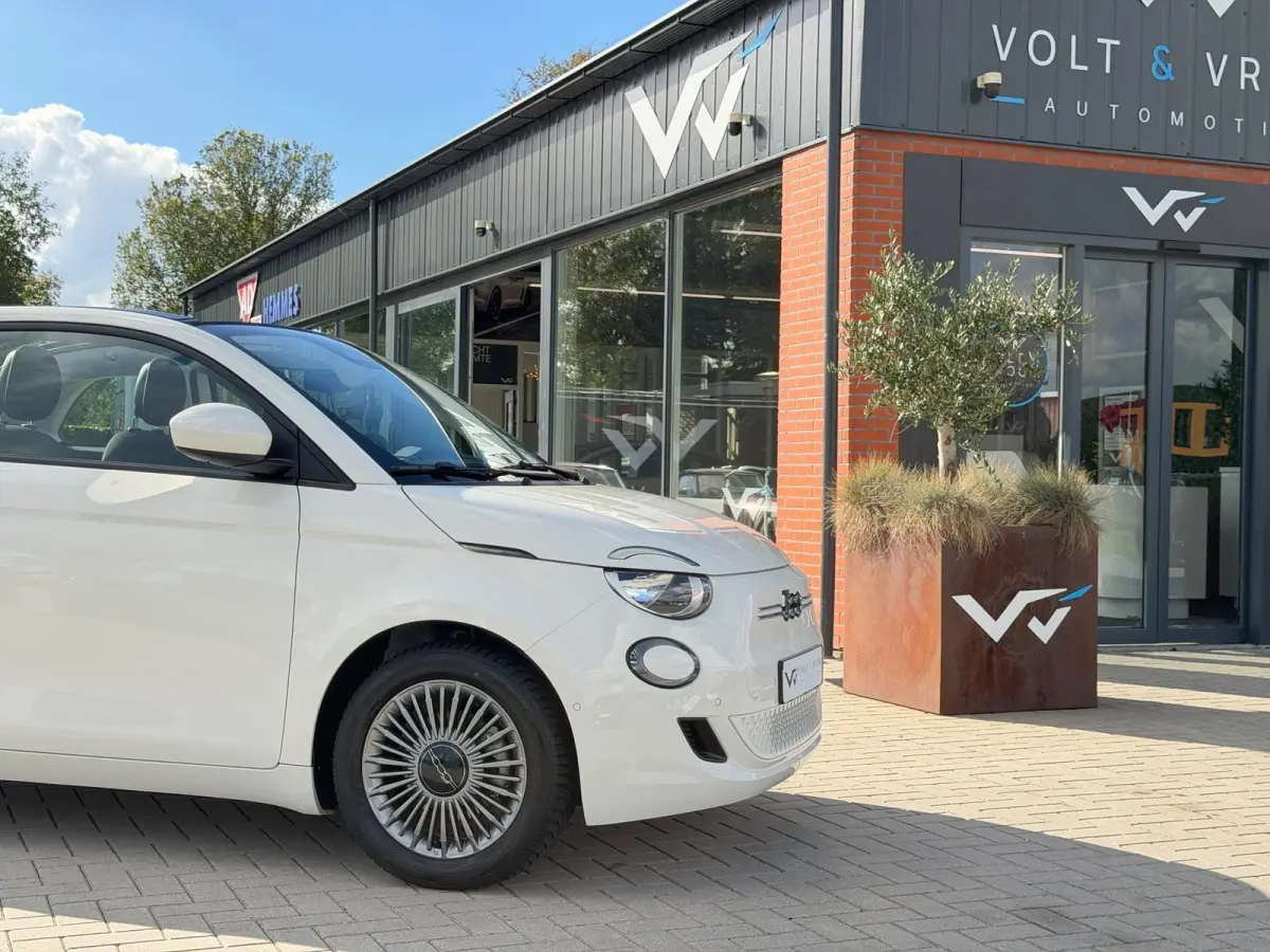 Cabrio Urban 42 kWh | 1 Eig | CarPlay | Cabriolet | BTW | LED | Stoelverwarming | Keyless | Cruise Control | Nieuwstaat !