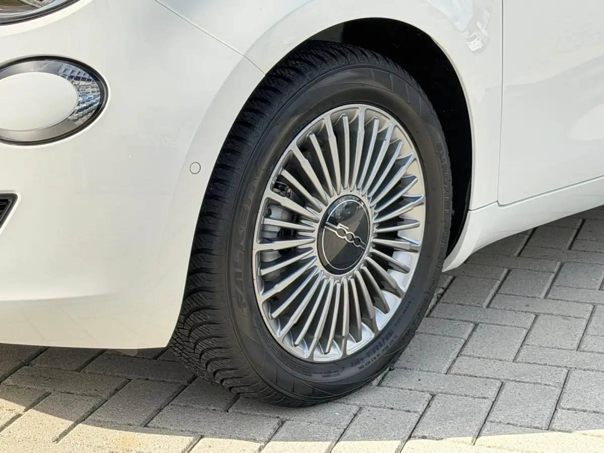 Cabrio Urban 42 kWh | 1 Eig | CarPlay | Cabriolet | BTW | LED | Stoelverwarming | Keyless | Cruise Control | Nieuwstaat !