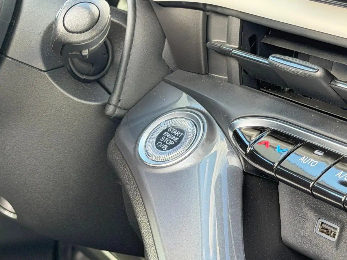 Cabrio Urban 42 kWh | 1 Eig | CarPlay | Cabriolet | BTW | LED | Stoelverwarming | Keyless | Cruise Control | Nieuwstaat !