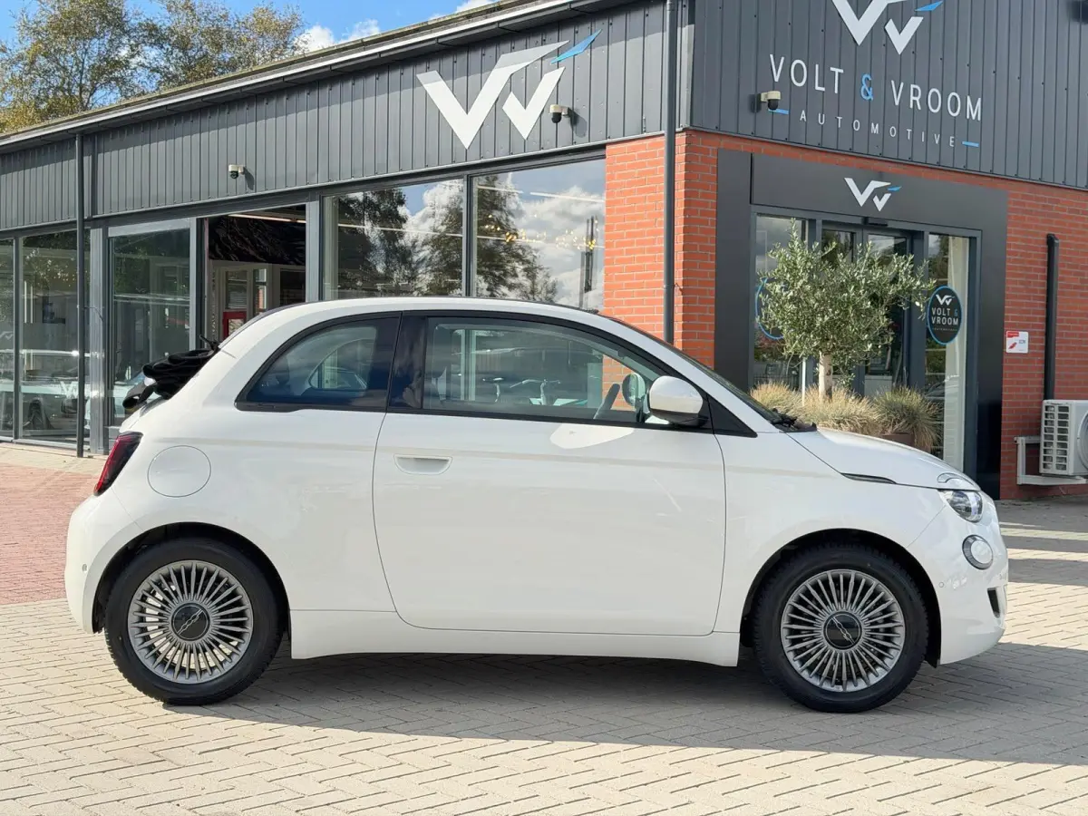 Cabrio Urban 42 kWh | 1 Eig | CarPlay | Cabriolet | BTW | LED | Stoelverwarming | Keyless | Cruise Control | Nieuwstaat !