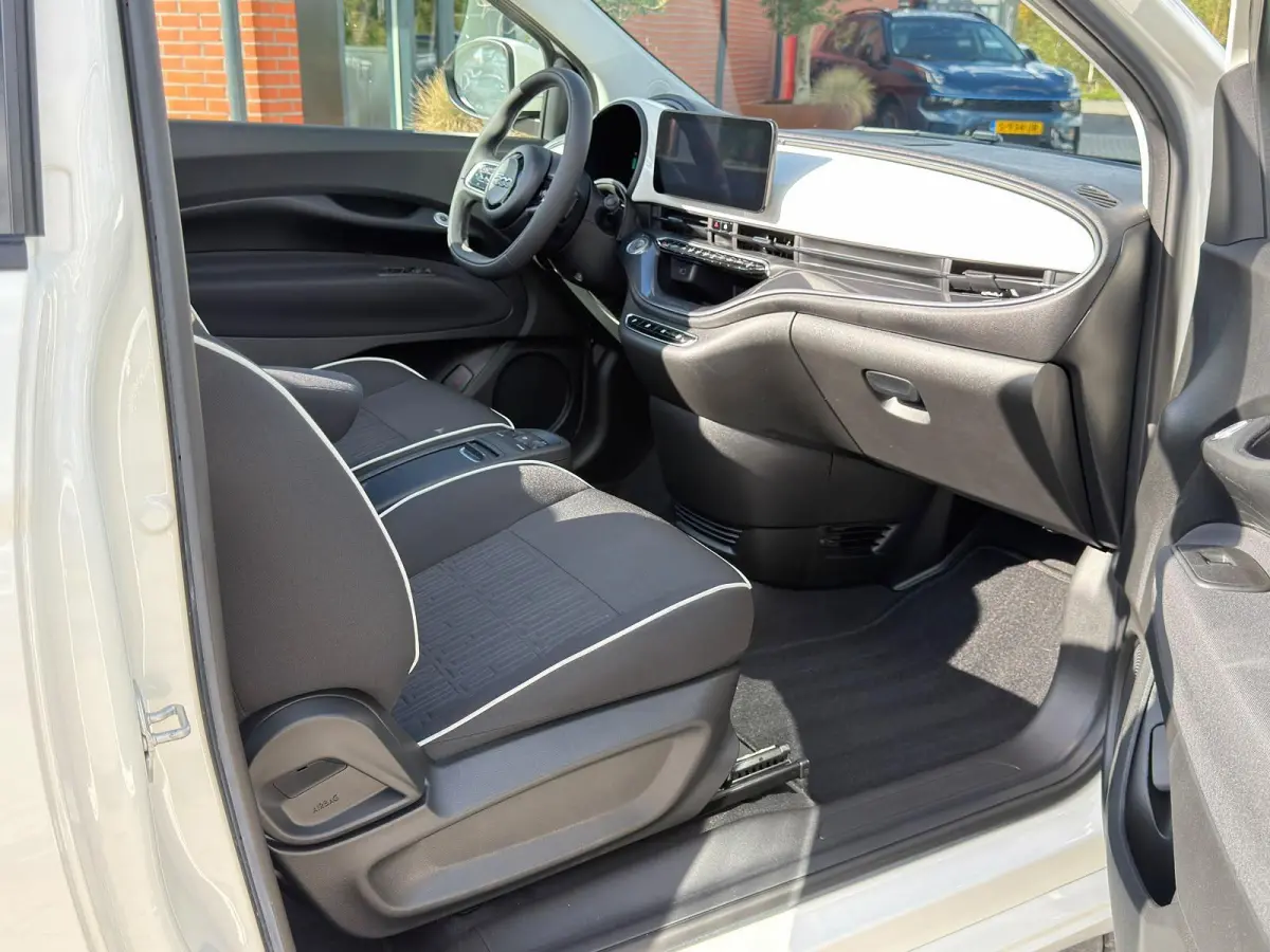 Cabrio Urban 42 kWh | 1 Eig | CarPlay | Cabriolet | BTW | LED | Stoelverwarming | Keyless | Cruise Control | Nieuwstaat !