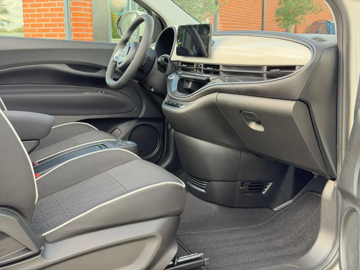 Cabrio Urban 42 kWh | 1 Eig | CarPlay | Cabriolet | BTW | LED | Stoelverwarming | Keyless | Cruise Control | Nieuwstaat !