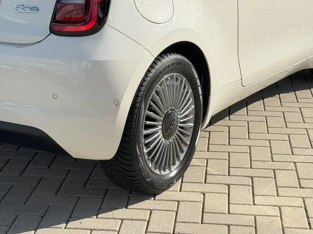 Cabrio Urban 42 kWh | 1 Eig | CarPlay | Cabriolet | BTW | LED | Stoelverwarming | Keyless | Cruise Control | Nieuwstaat !