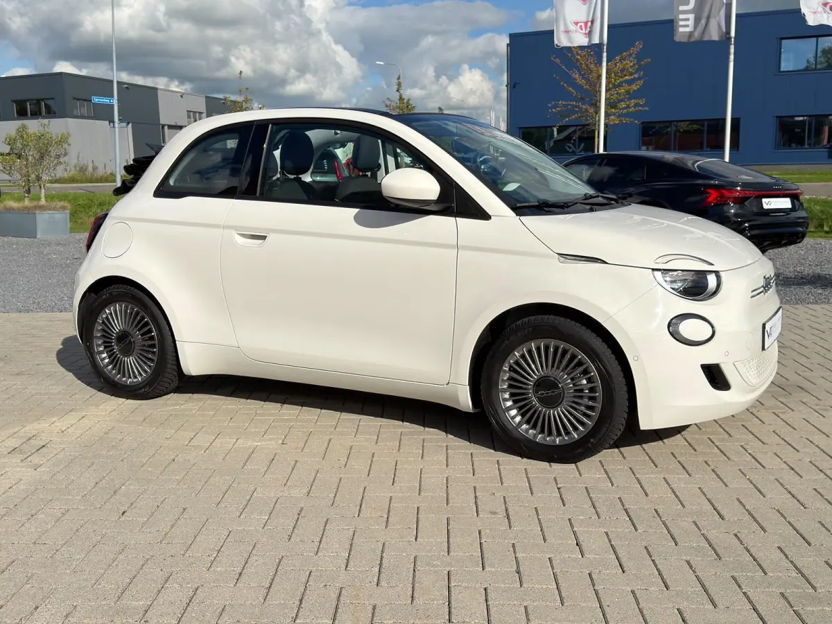 Cabrio Urban 42 kWh | 1 Eig | CarPlay | Cabriolet | BTW | LED | Stoelverwarming | Keyless | Cruise Control | Nieuwstaat !