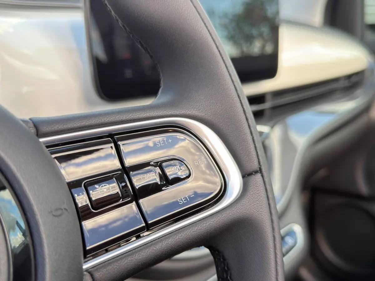 Cabrio Urban 42 kWh | 1 Eig | CarPlay | Cabriolet | BTW | LED | Stoelverwarming | Keyless | Cruise Control | Nieuwstaat !