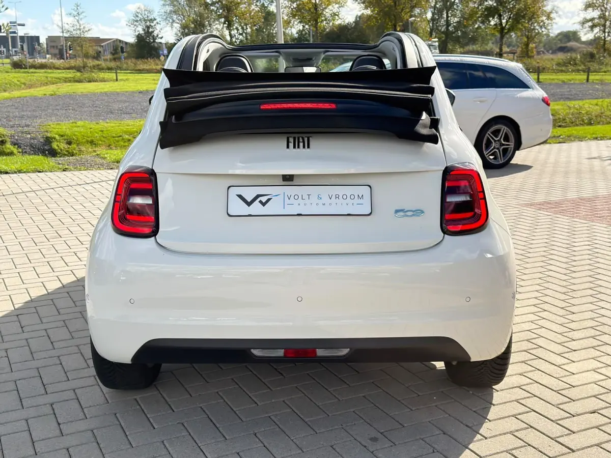 Cabrio Urban 42 kWh | 1 Eig | CarPlay | Cabriolet | BTW | LED | Stoelverwarming | Keyless | Cruise Control | Nieuwstaat !