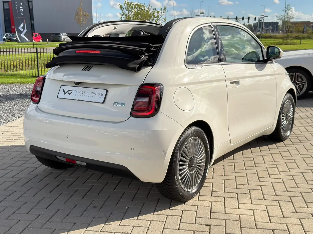 Cabrio Urban 42 kWh | 1 Eig | CarPlay | Cabriolet | BTW | LED | Stoelverwarming | Keyless | Cruise Control | Nieuwstaat !