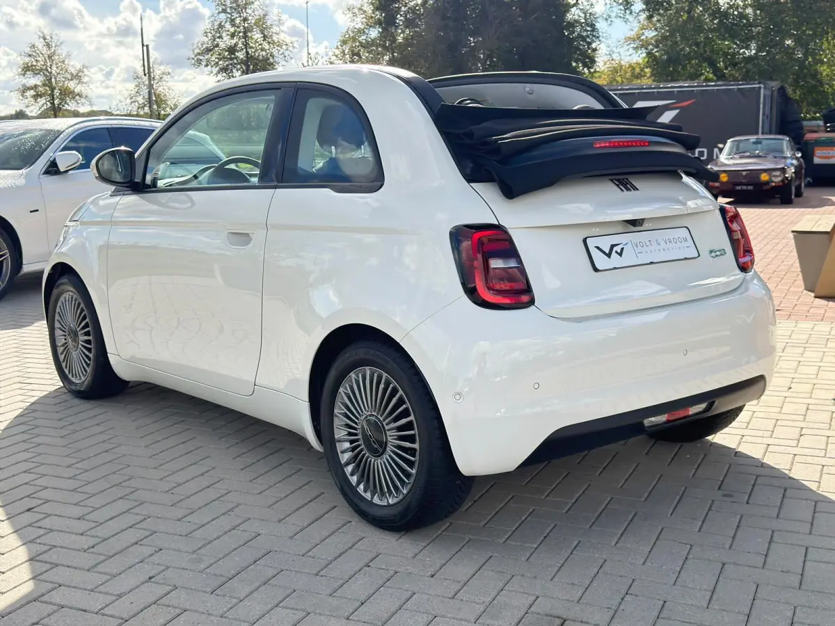 Cabrio Urban 42 kWh | 1 Eig | CarPlay | Cabriolet | BTW | LED | Stoelverwarming | Keyless | Cruise Control | Nieuwstaat !