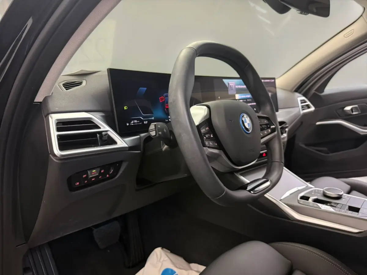 330e ** LED. NAVI+, LEDER, TREKH, SPORTST, ACC, KEYLESS, ALARM, 18-inch LMV ** 1e EIG - UNFALLFREI ** ** INFORMEER OOK NAAR ONZE AANTREKKELIJKE FINANCIAL-LEASE TARIEVEN **