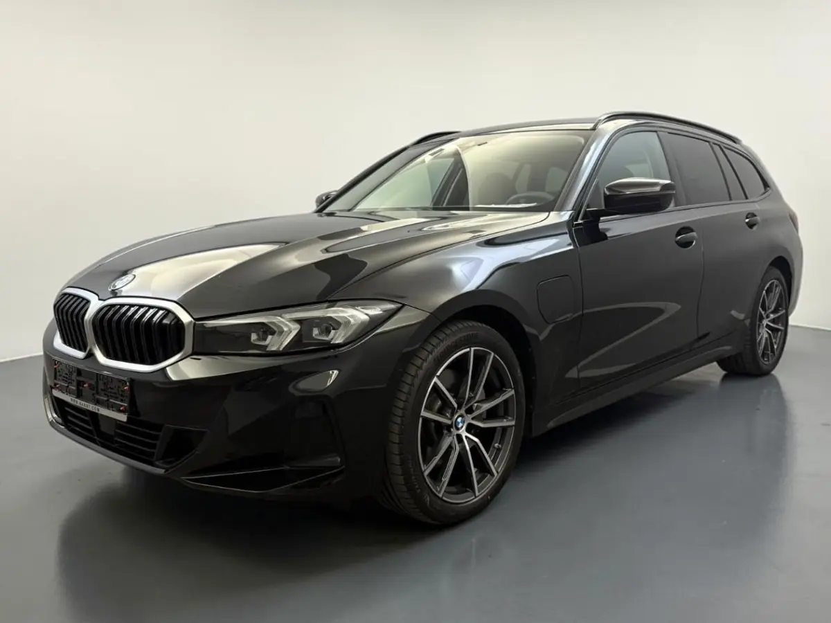 330e ** LED. NAVI+, LEDER, TREKH, SPORTST, ACC, KEYLESS, ALARM, 18-inch LMV ** 1e EIG - UNFALLFREI ** ** INFORMEER OOK NAAR ONZE AANTREKKELIJKE FINANCIAL-LEASE TARIEVEN **