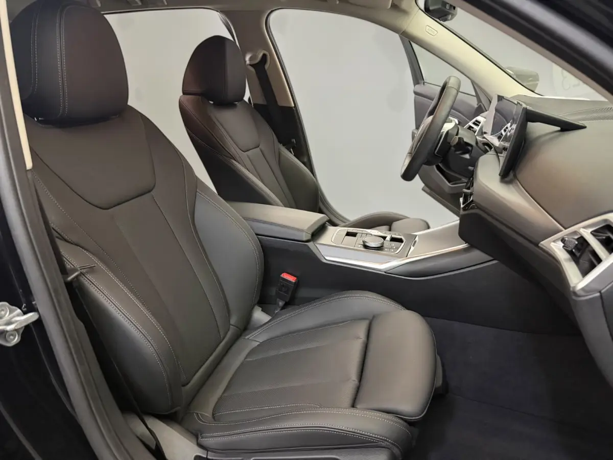330e ** LED. NAVI+, LEDER, TREKH, SPORTST, ACC, KEYLESS, ALARM, 18-inch LMV ** 1e EIG - UNFALLFREI ** ** INFORMEER OOK NAAR ONZE AANTREKKELIJKE FINANCIAL-LEASE TARIEVEN **