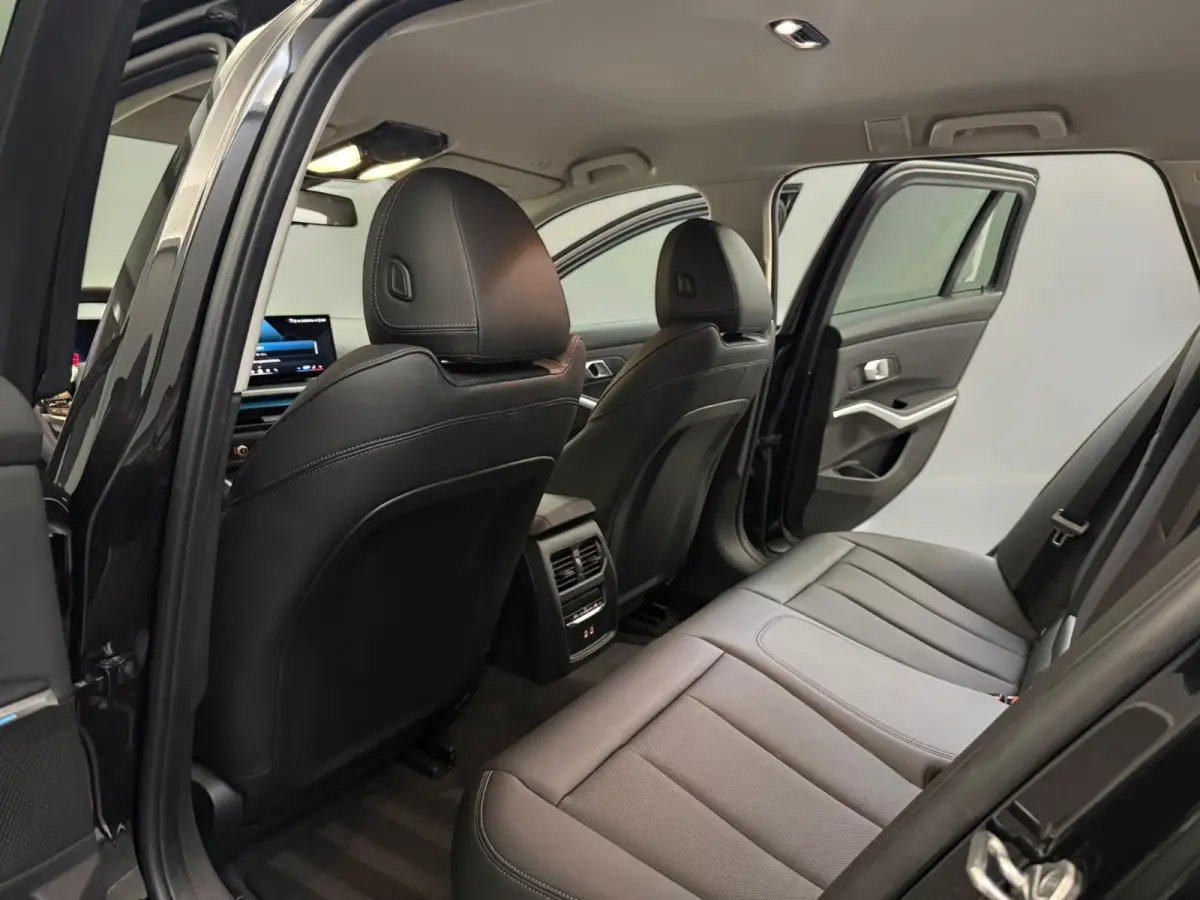 330e ** LED. NAVI+, LEDER, TREKH, SPORTST, ACC, KEYLESS, ALARM, 18-inch LMV ** 1e EIG - UNFALLFREI ** ** INFORMEER OOK NAAR ONZE AANTREKKELIJKE FINANCIAL-LEASE TARIEVEN **