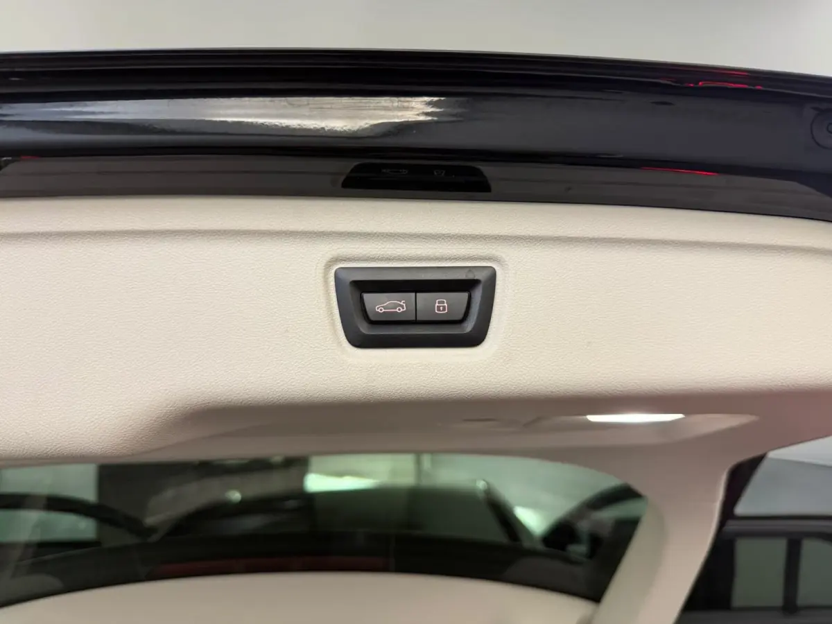 330e ** LED. NAVI+, LEDER, TREKH, SPORTST, ACC, KEYLESS, ALARM, 18-inch LMV ** 1e EIG - UNFALLFREI ** ** INFORMEER OOK NAAR ONZE AANTREKKELIJKE FINANCIAL-LEASE TARIEVEN **