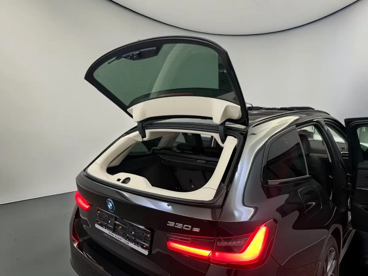 330e ** LED. NAVI+, LEDER, TREKH, SPORTST, ACC, KEYLESS, ALARM, 18-inch LMV ** 1e EIG - UNFALLFREI ** ** INFORMEER OOK NAAR ONZE AANTREKKELIJKE FINANCIAL-LEASE TARIEVEN **