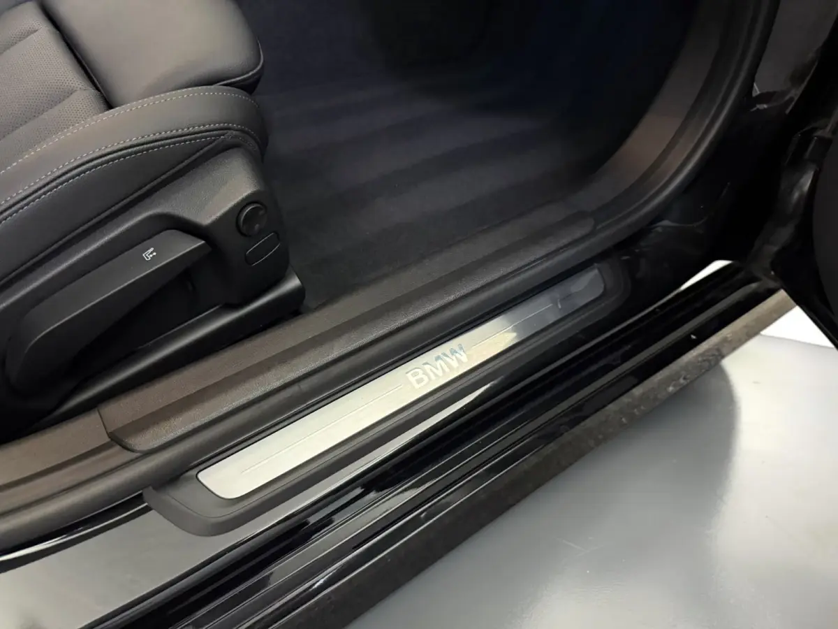330e ** LED. NAVI+, LEDER, TREKH, SPORTST, ACC, KEYLESS, ALARM, 18-inch LMV ** 1e EIG - UNFALLFREI ** ** INFORMEER OOK NAAR ONZE AANTREKKELIJKE FINANCIAL-LEASE TARIEVEN **