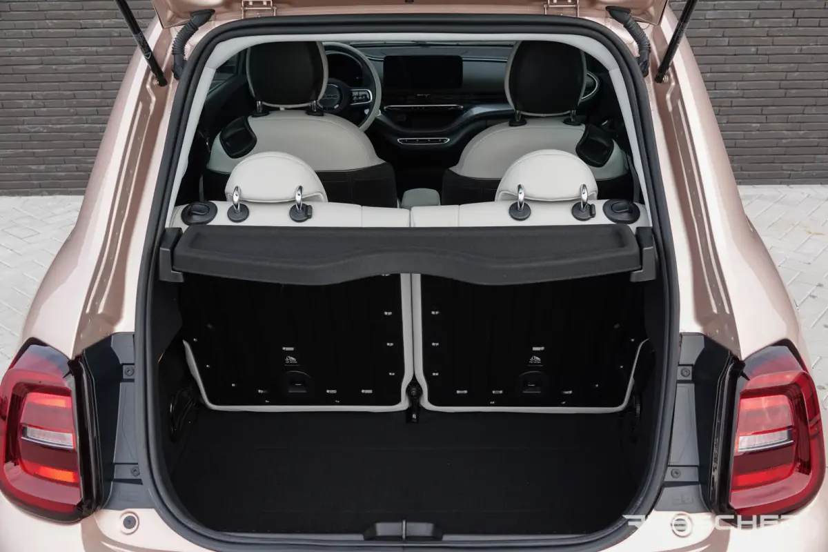 118Pk | 42 kWh | 3+1 La Prima | Leder | Achteruitrijcamera | 17'' | Rose Gold