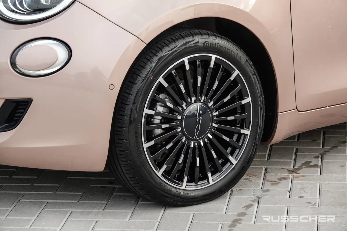 118Pk | 42 kWh | 3+1 La Prima | Leder | Achteruitrijcamera | 17'' | Rose Gold