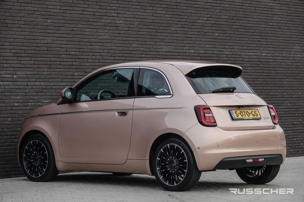 118Pk | 42 kWh | 3+1 La Prima | Leder | Achteruitrijcamera | 17'' | Rose Gold