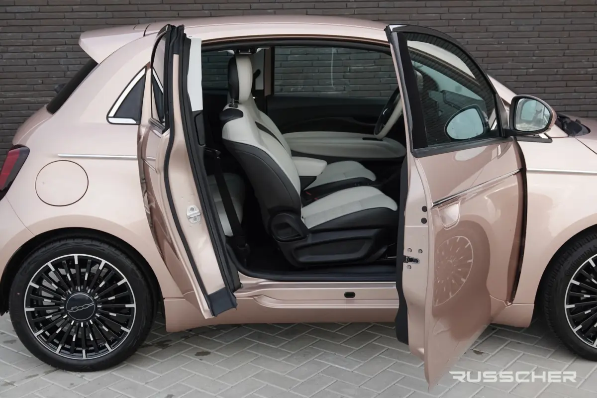 118Pk | 42 kWh | 3+1 La Prima | Leder | Achteruitrijcamera | 17'' | Rose Gold