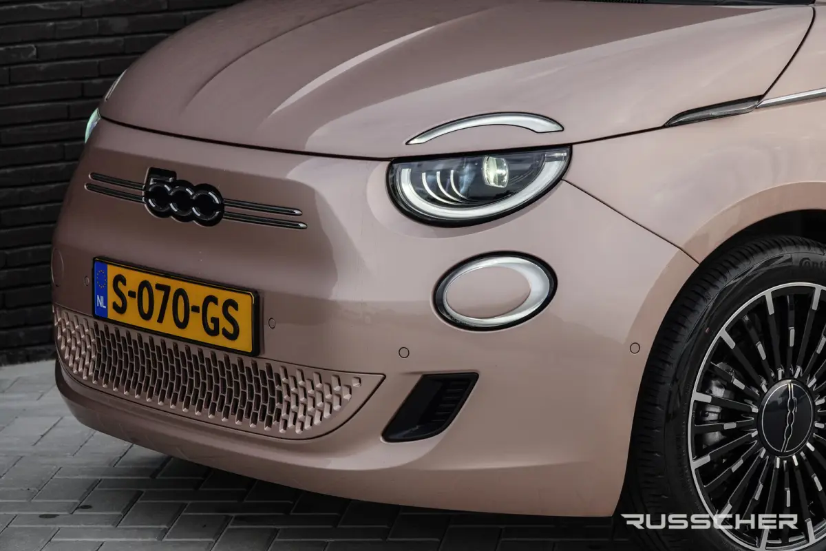 118Pk | 42 kWh | 3+1 La Prima | Leder | Achteruitrijcamera | 17'' | Rose Gold