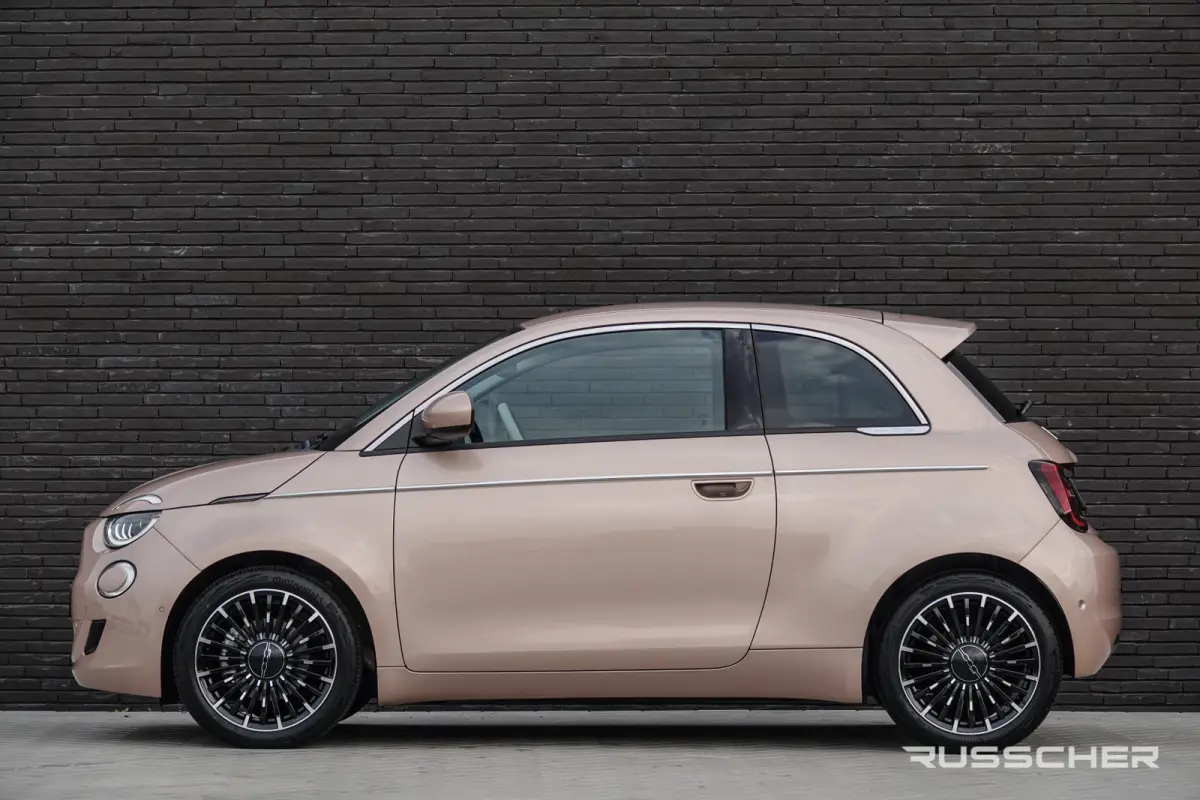 118Pk | 42 kWh | 3+1 La Prima | Leder | Achteruitrijcamera | 17'' | Rose Gold
