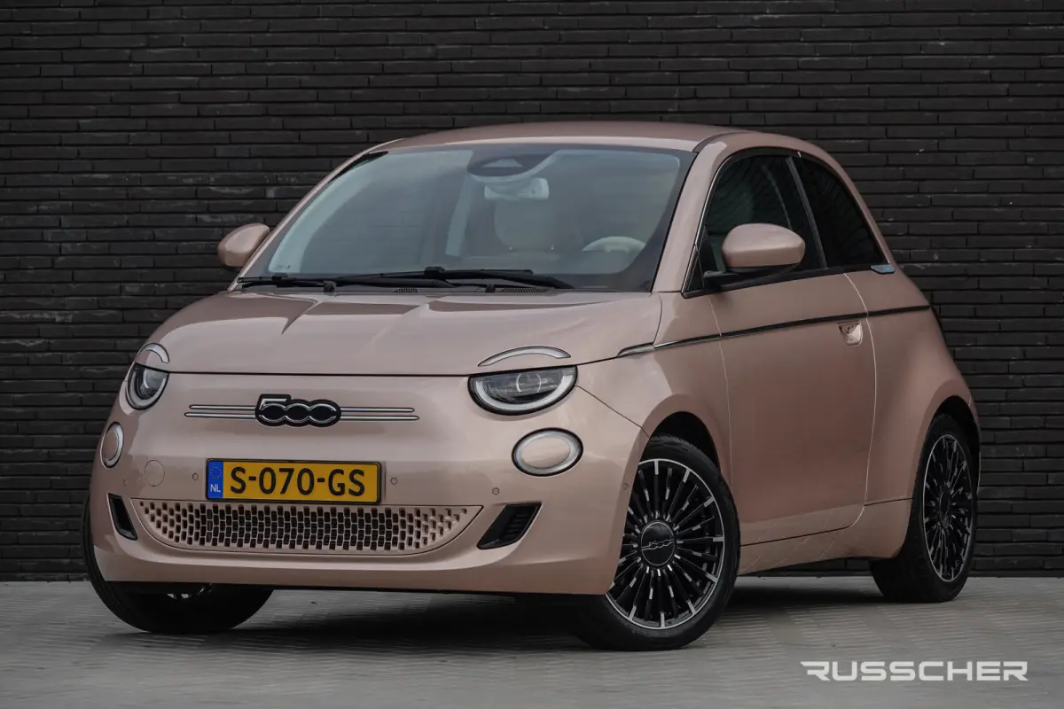 118Pk | 42 kWh | 3+1 La Prima | Leder | Achteruitrijcamera | 17'' | Rose Gold