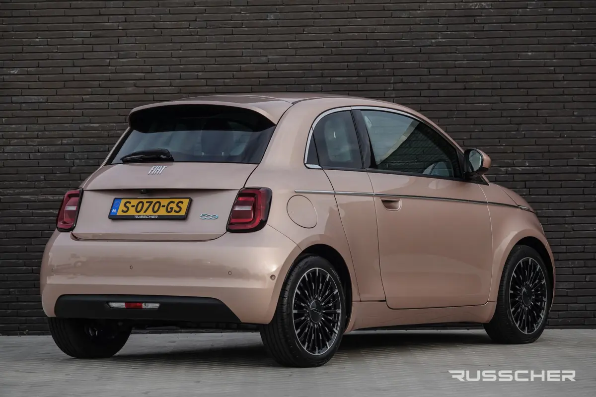 118Pk | 42 kWh | 3+1 La Prima | Leder | Achteruitrijcamera | 17'' | Rose Gold