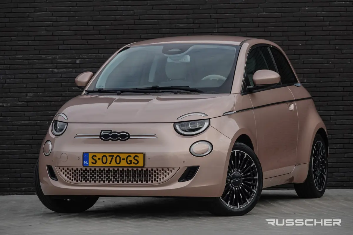 118Pk | 42 kWh | 3+1 La Prima | Leder | Achteruitrijcamera | 17'' | Rose Gold