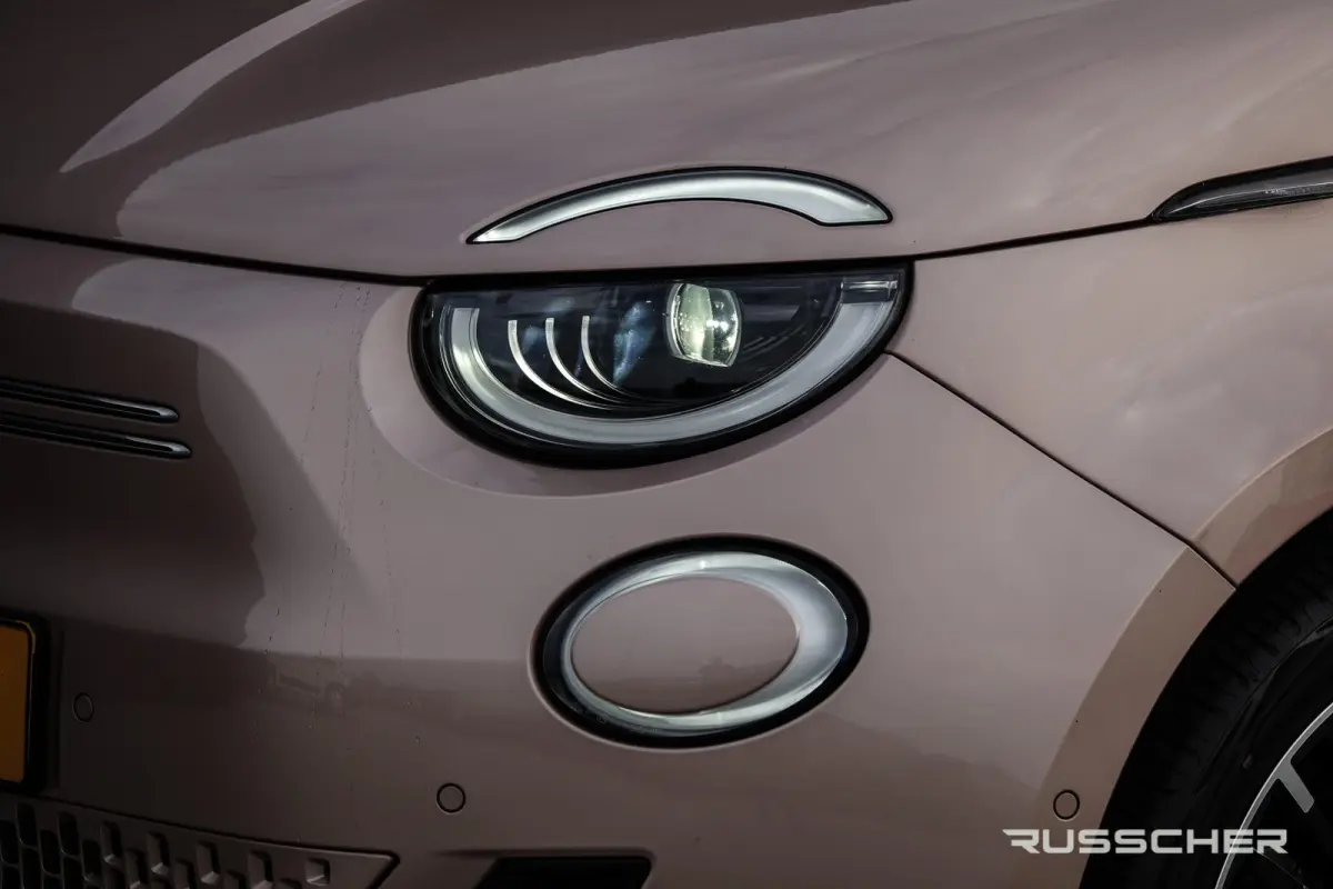 118Pk | 42 kWh | 3+1 La Prima | Leder | Achteruitrijcamera | 17'' | Rose Gold