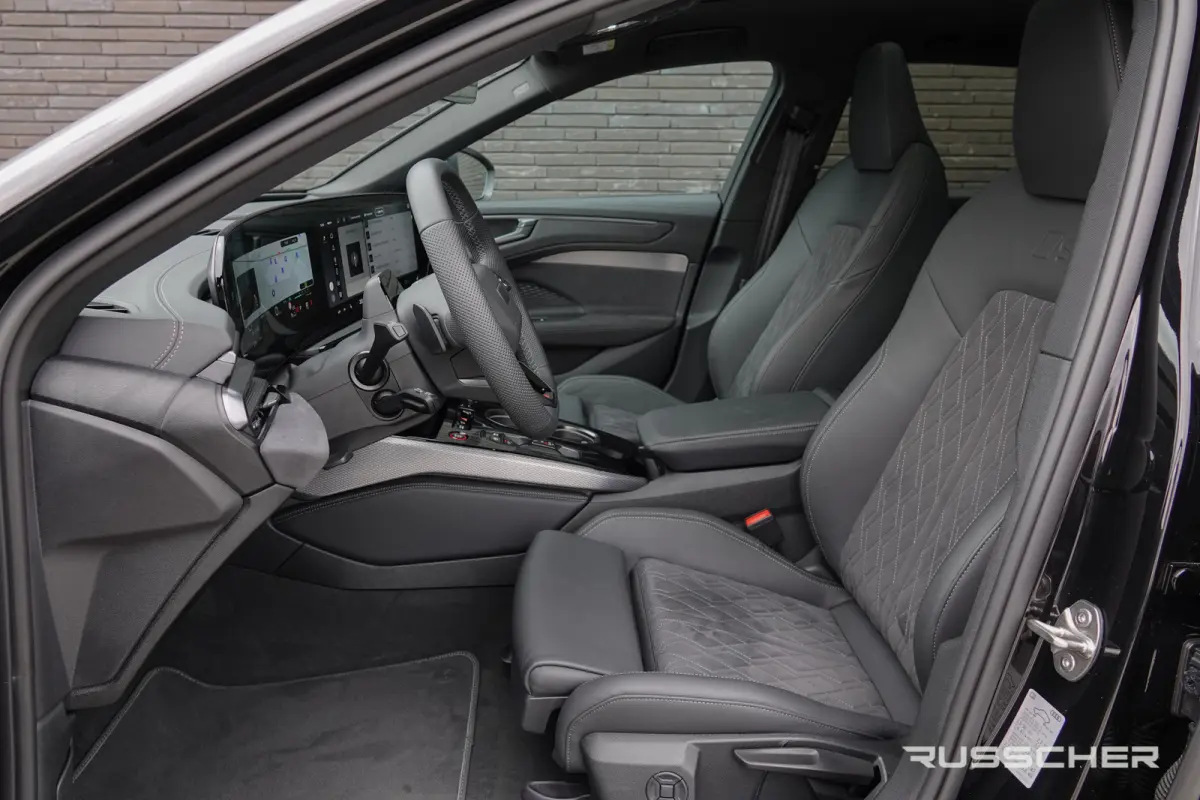 Edition One | 299Pk | quattro | S-Line | Plug-In Hybrid | 360° Camera | Spoiler pack | 22'' |