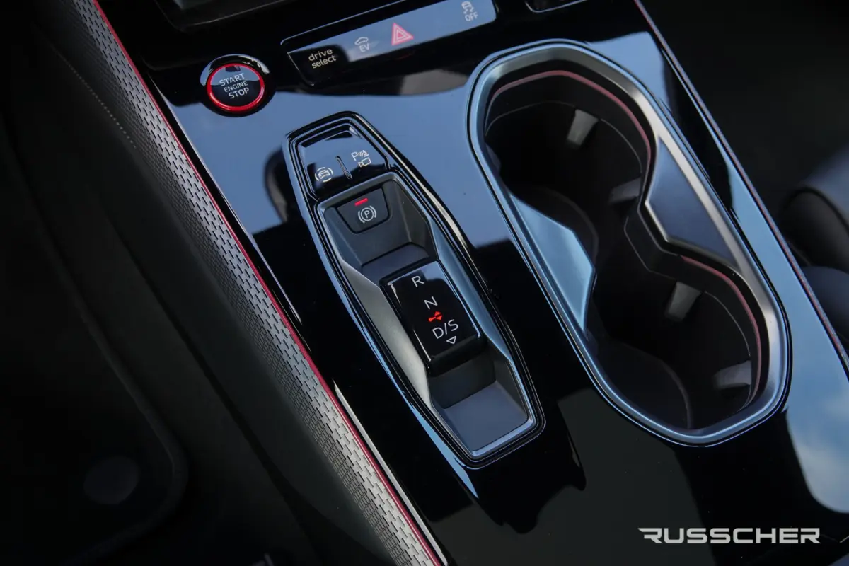 Edition One | 299Pk | quattro | S-Line | Plug-In Hybrid | 360° Camera | Spoiler pack | 22'' |