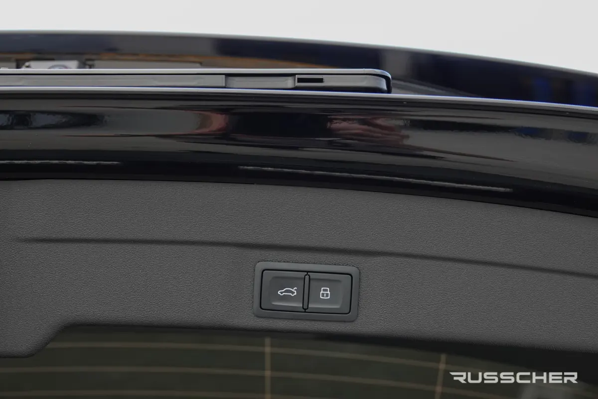 Edition One | 299Pk | quattro | S-Line | Plug-In Hybrid | 360° Camera | Spoiler pack | 22'' |