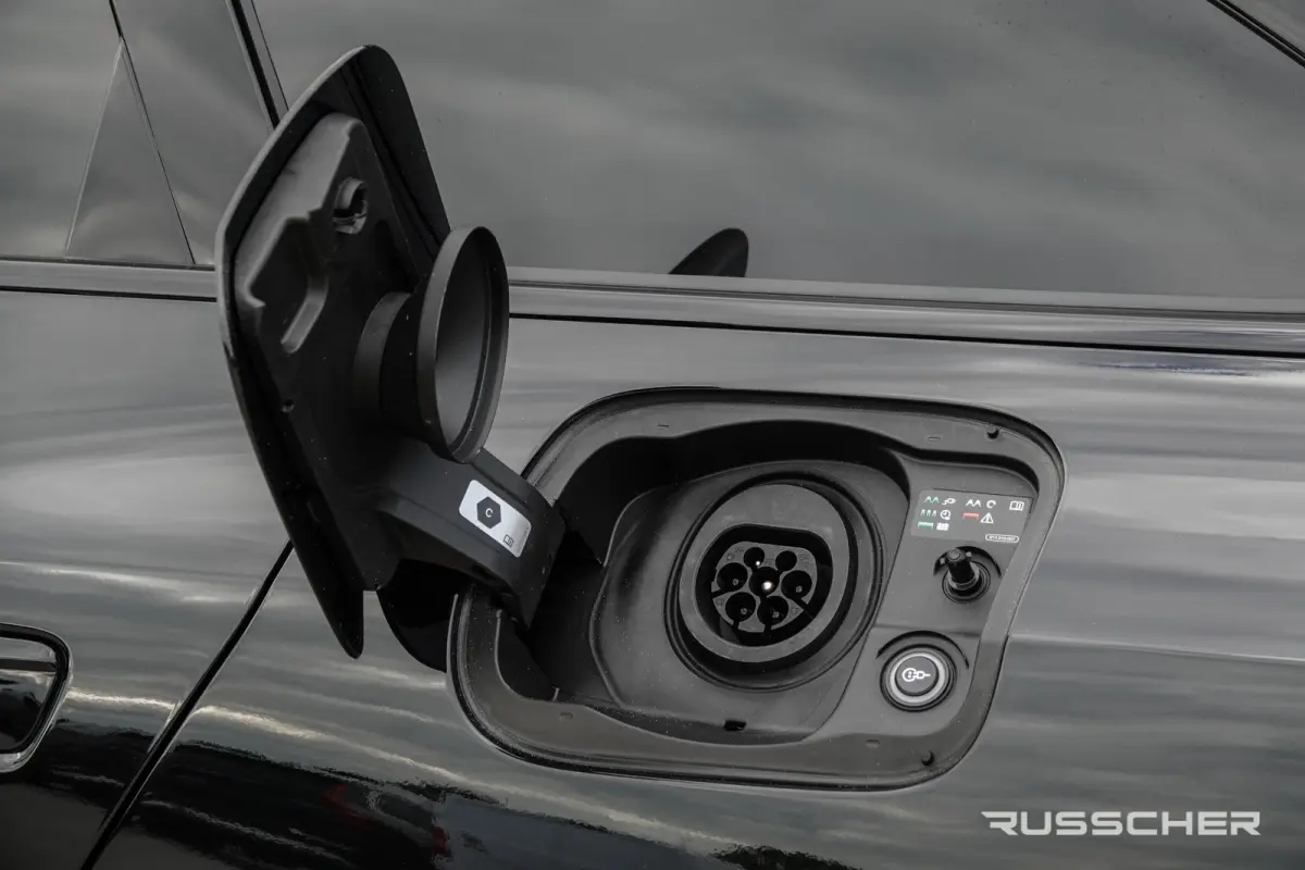 Edition One | 299Pk | quattro | S-Line | Plug-In Hybrid | 360° Camera | Spoiler pack | 22'' |