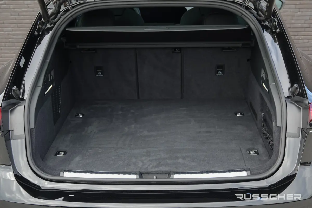 Edition One | 299Pk | quattro | S-Line | Plug-In Hybrid | 360° Camera | Spoiler pack | 22'' |