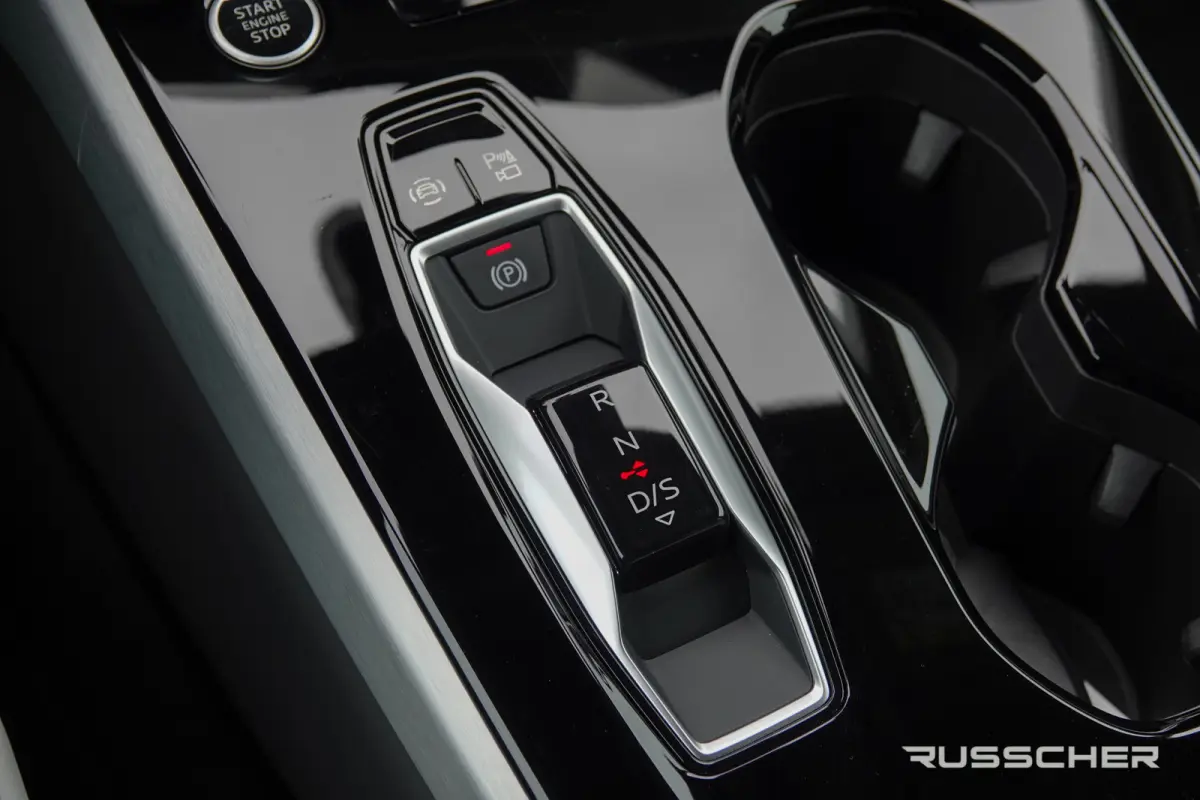 e-hybrid 299Pk | Advanced | Quattro | Plug-in Hybrid | MMI Bijrijdersdisplay | 360° Camera | Leder | 21''