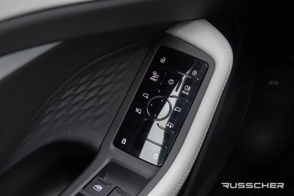 e-hybrid 299Pk | Advanced | Quattro | Plug-in Hybrid | MMI Bijrijdersdisplay | 360° Camera | Leder | 21''