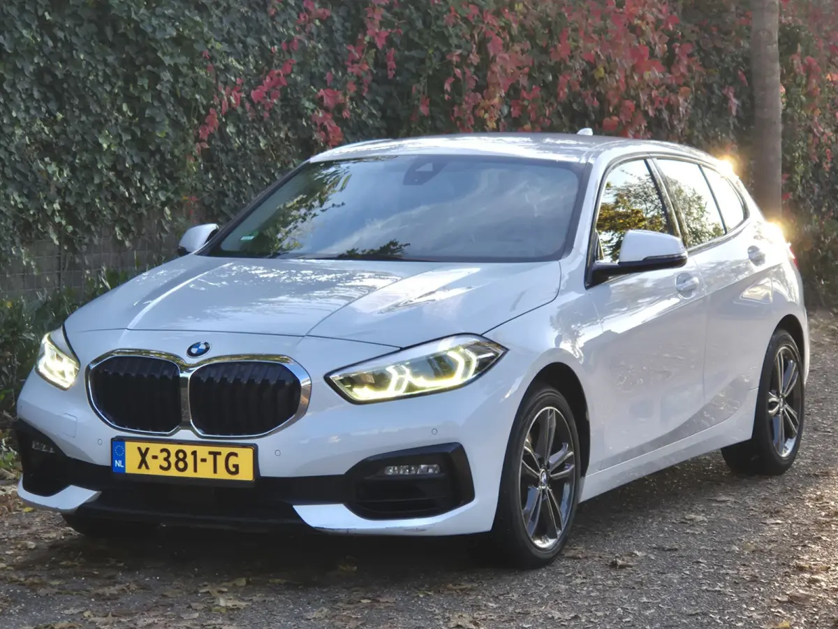 High Executive Achteruitrijcamera Cruise Navigatie CarPlay LM Velgen Sport stoelen