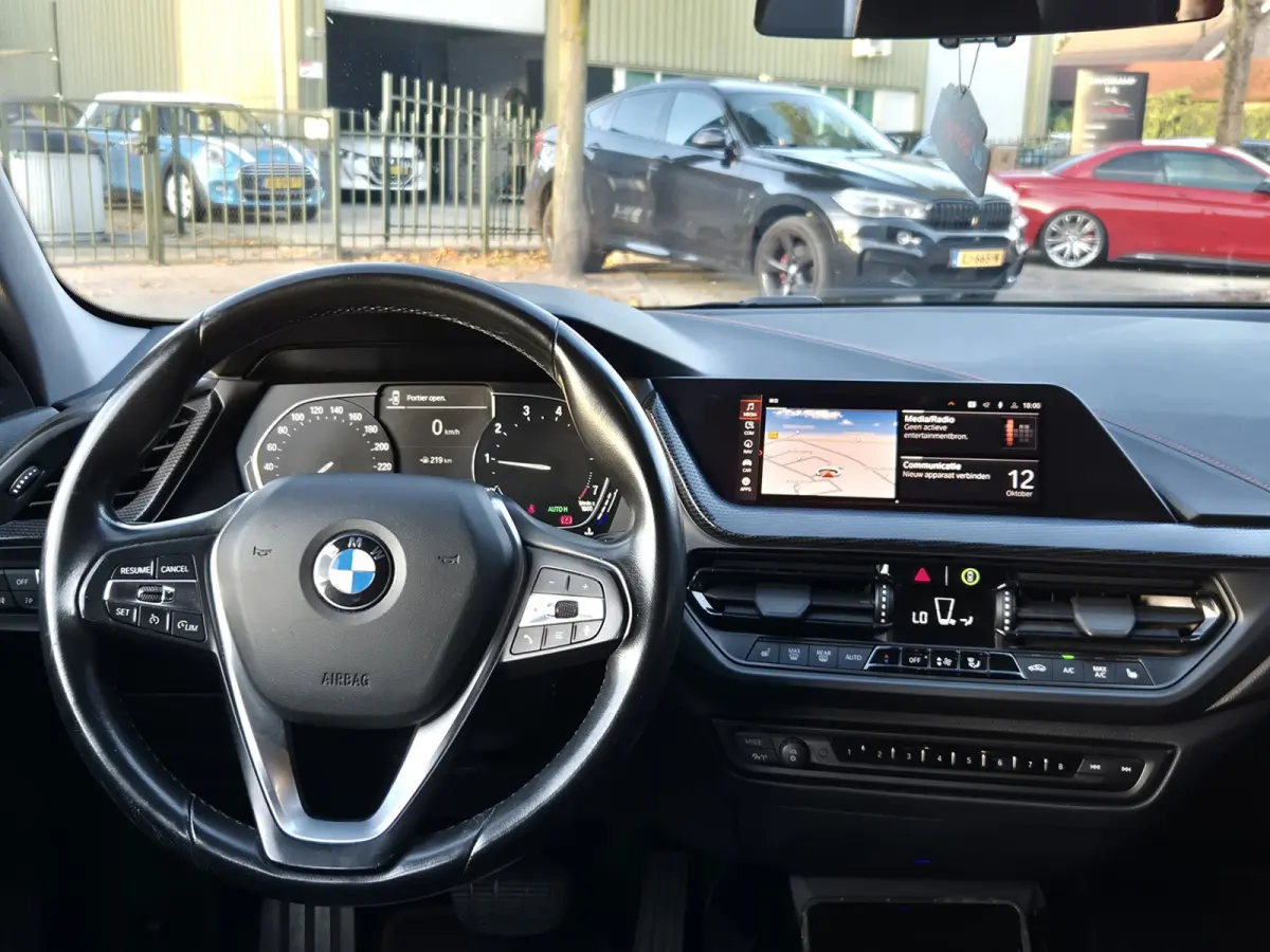 High Executive Achteruitrijcamera Cruise Navigatie CarPlay LM Velgen Sport stoelen