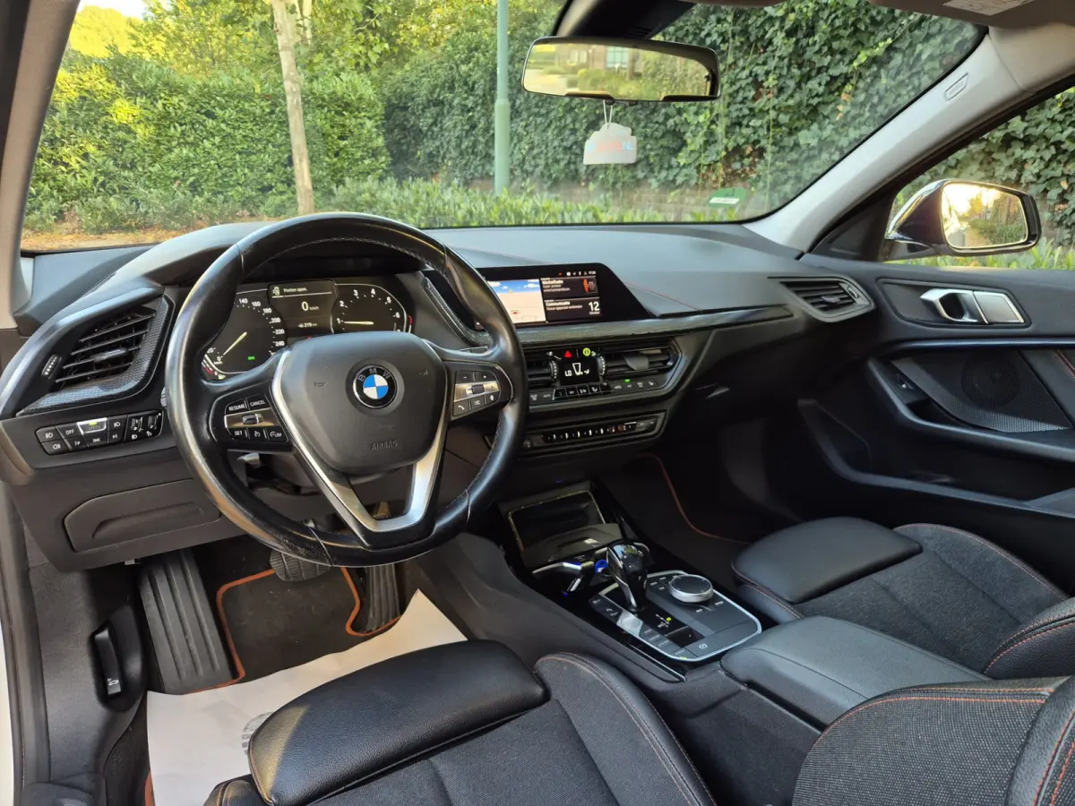 High Executive Achteruitrijcamera Cruise Navigatie CarPlay LM Velgen Sport stoelen