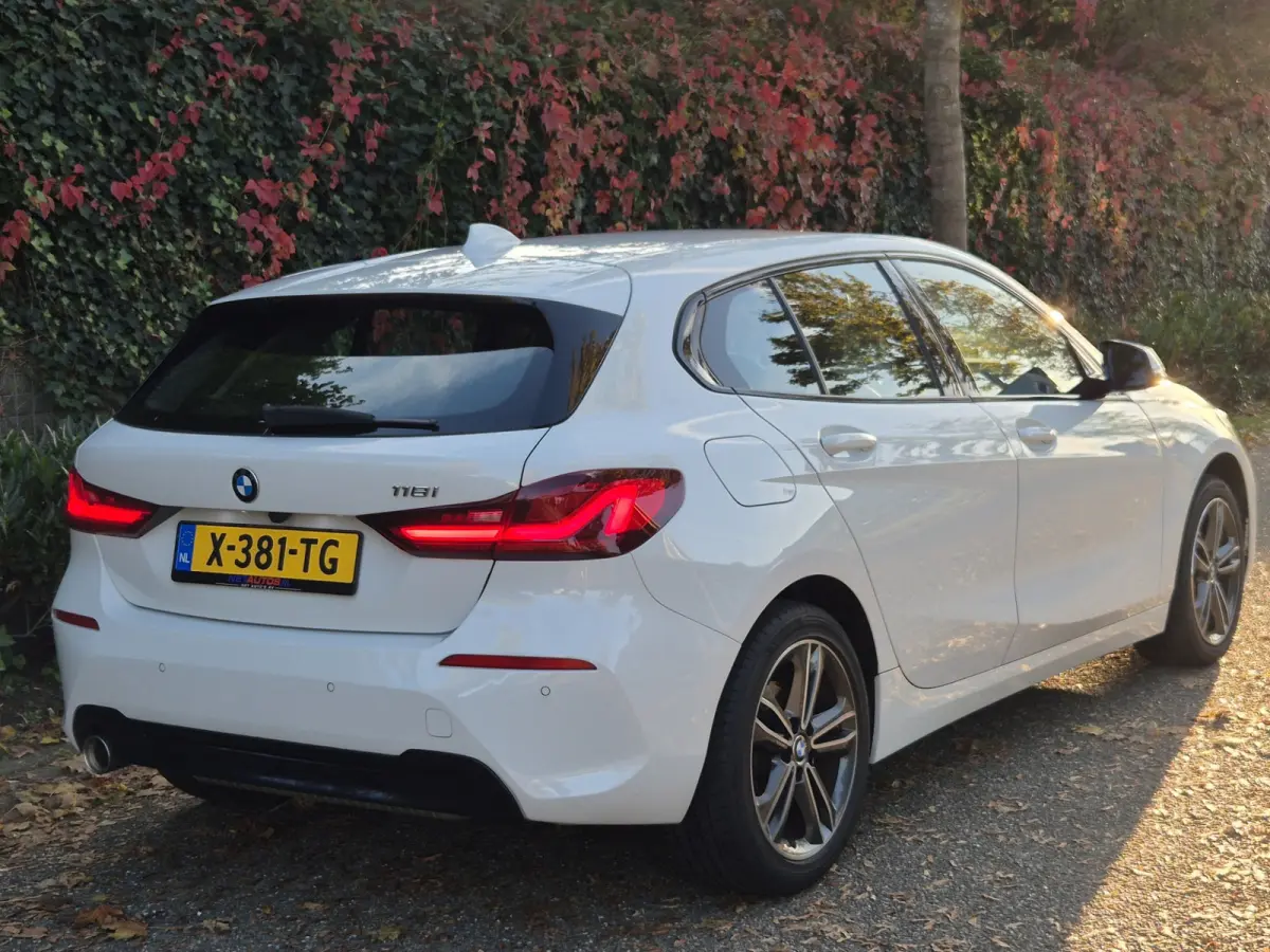 High Executive Achteruitrijcamera Cruise Navigatie CarPlay LM Velgen Sport stoelen