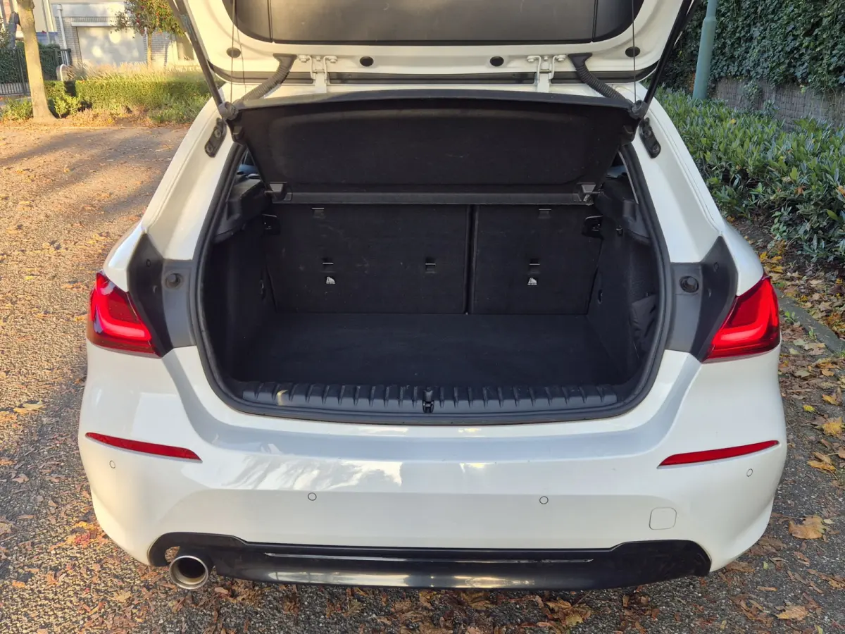 High Executive Achteruitrijcamera Cruise Navigatie CarPlay LM Velgen Sport stoelen