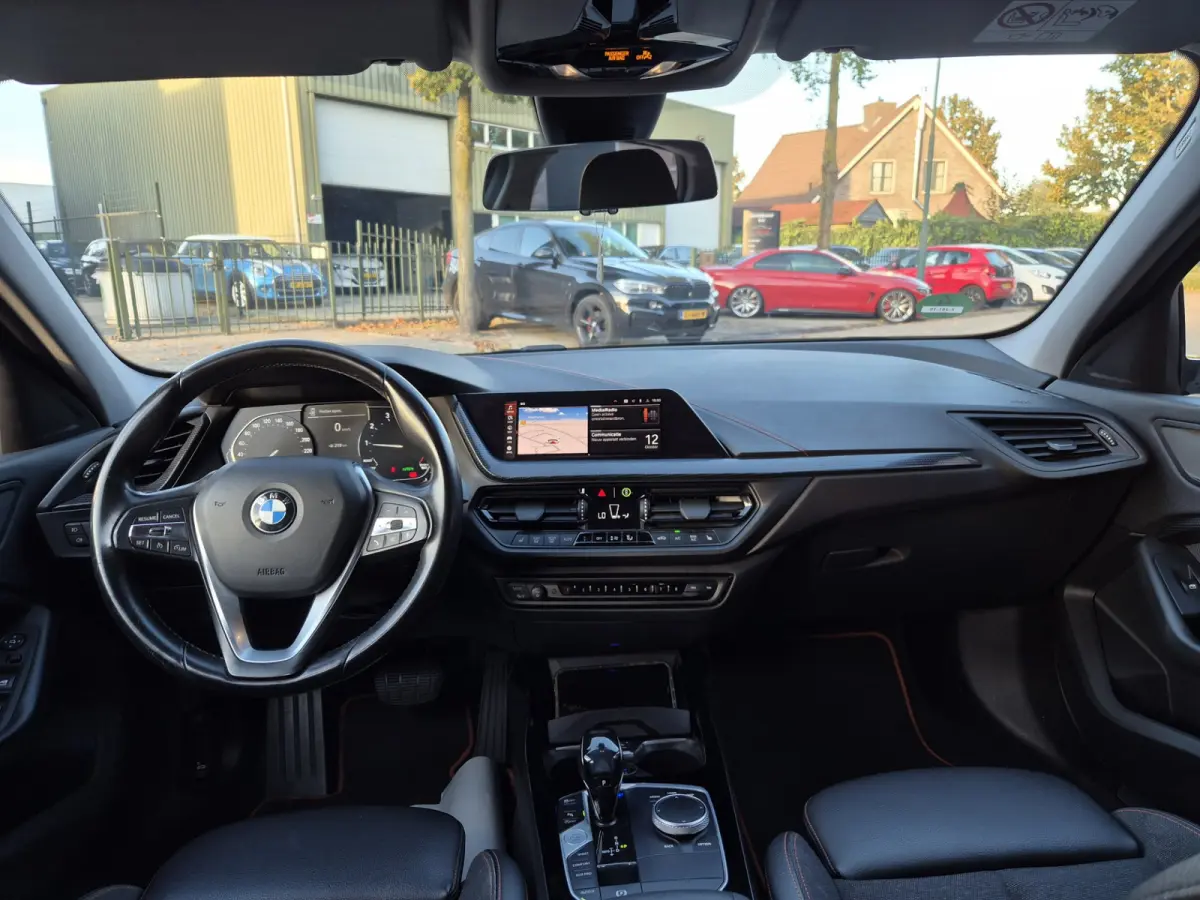 High Executive Achteruitrijcamera Cruise Navigatie CarPlay LM Velgen Sport stoelen