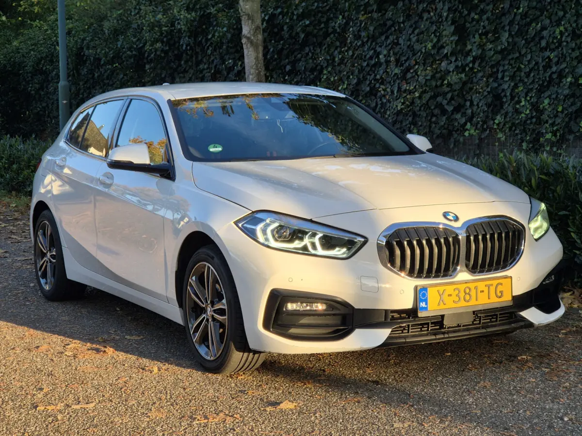 High Executive Achteruitrijcamera Cruise Navigatie CarPlay LM Velgen Sport stoelen